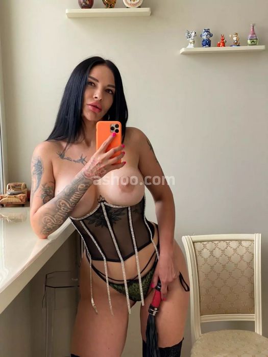 Очарование пышнотелых куртизанок: Мифы и реальность популярности среди мужчин